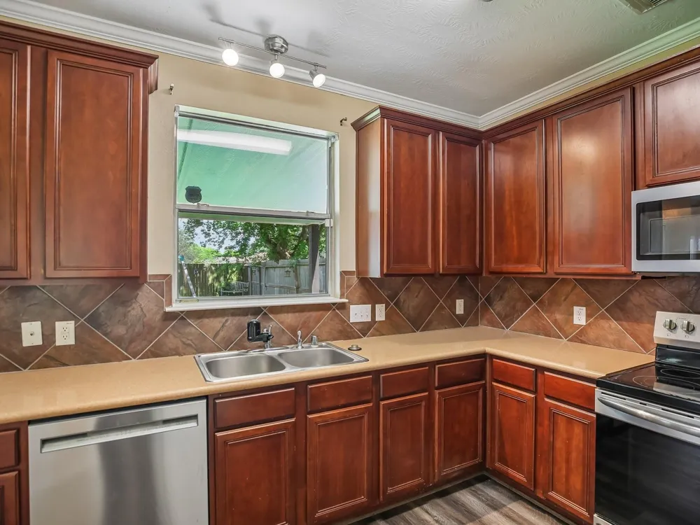 1122 Chase Park Drive Bacliff, TX 77518
