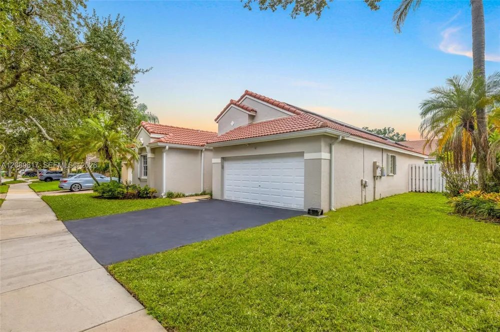 1315 Bayview Cir Weston, FL 33326