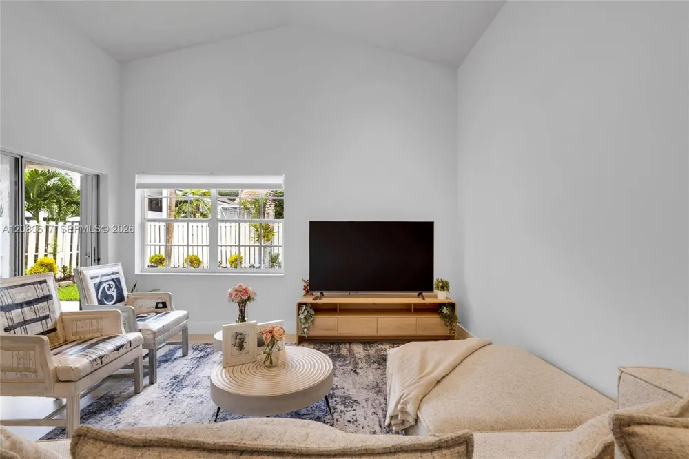 1315 Bayview Cir Weston, FL 33326
