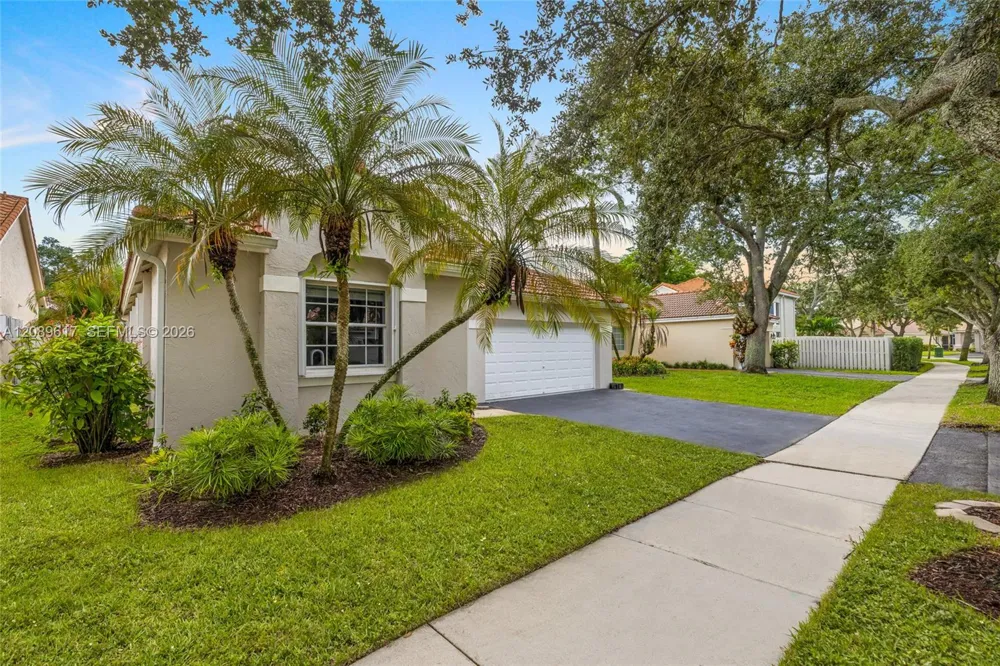1315 Bayview Cir Weston, FL 33326