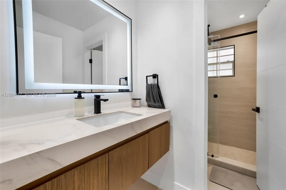 1315 Bayview Cir Weston, FL 33326