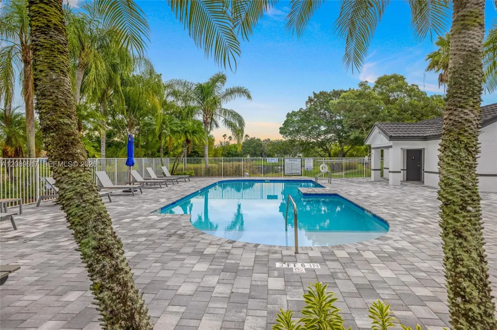 1315 Bayview Cir Weston, FL 33326