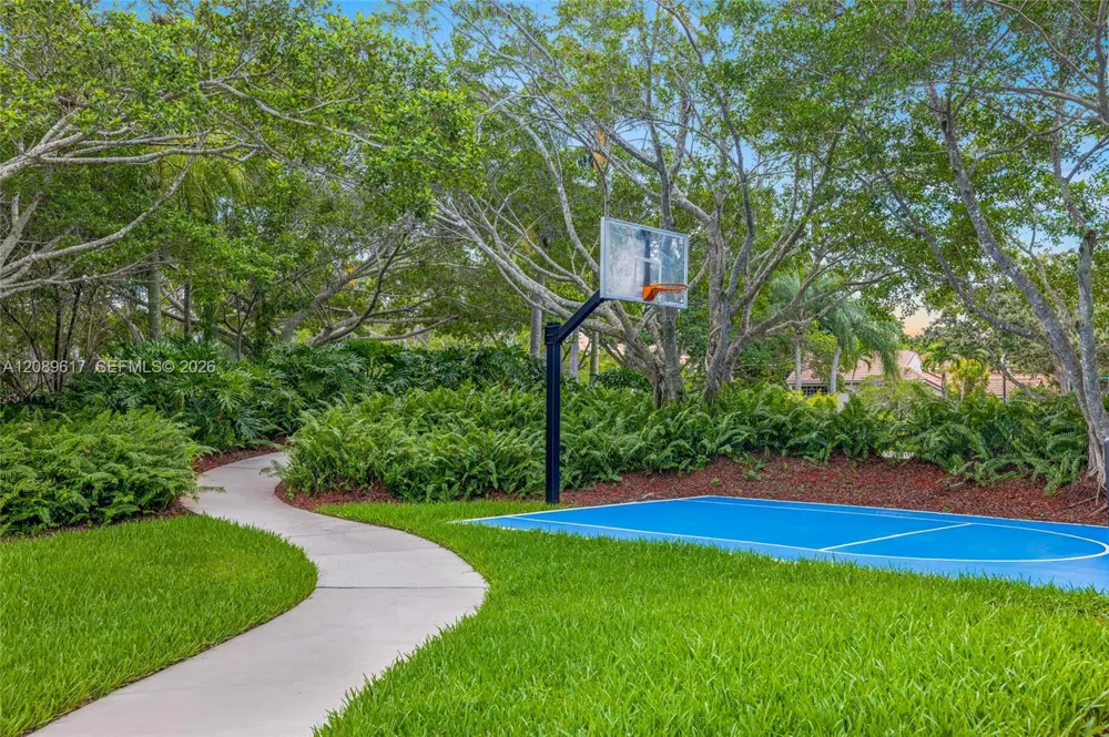 1315 Bayview Cir Weston, FL 33326
