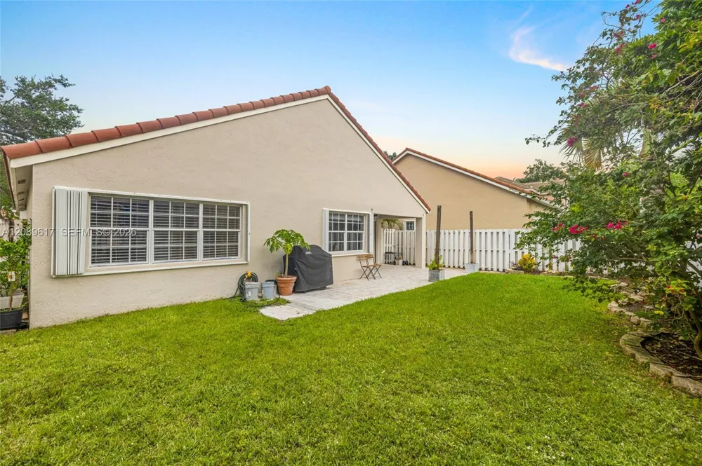 1315 Bayview Cir Weston, FL 33326