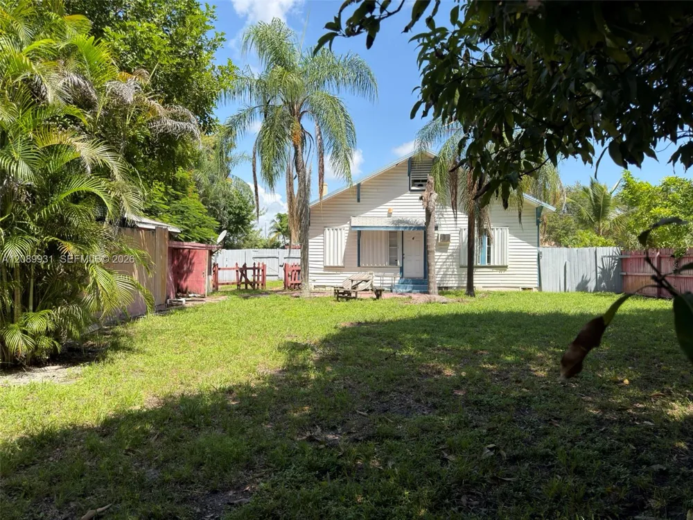 112 SE 3rd St Hallandale Beach, FL 33009