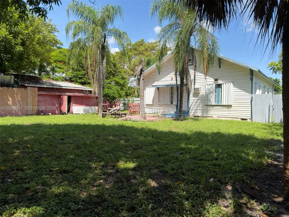 112 SE 3rd St Hallandale Beach, FL 33009