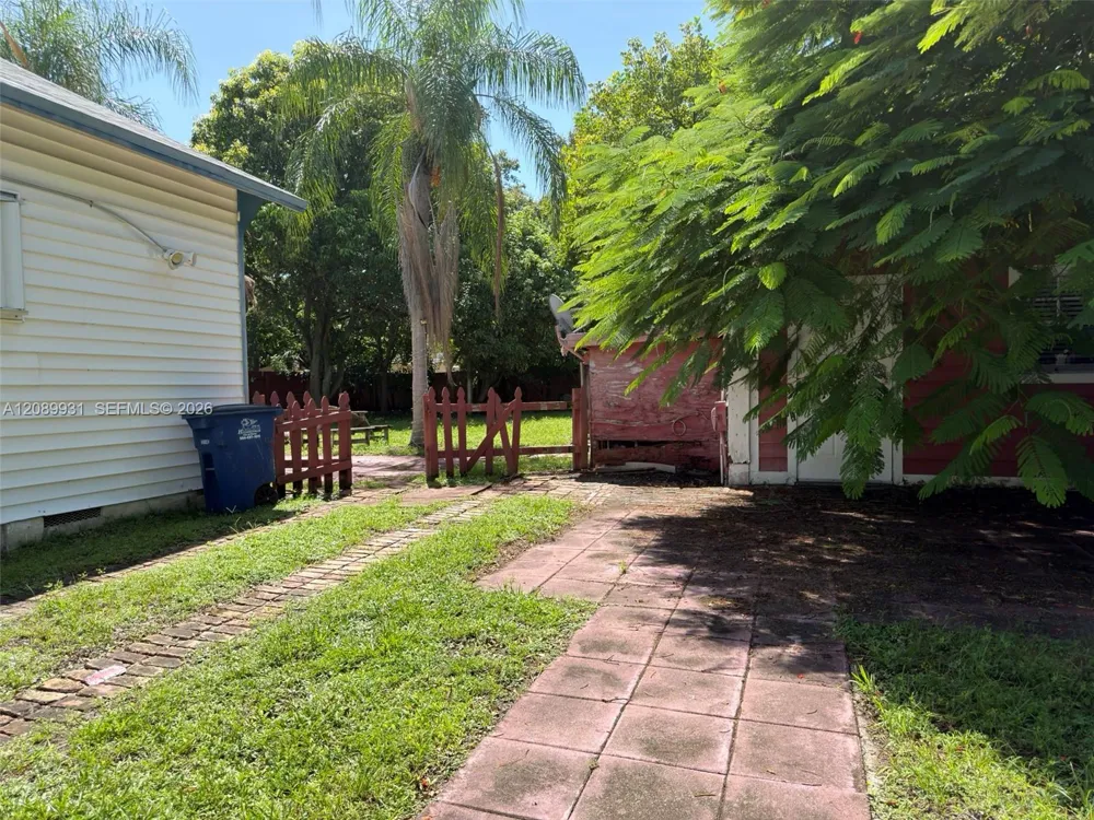 112 SE 3rd St Hallandale Beach, FL 33009