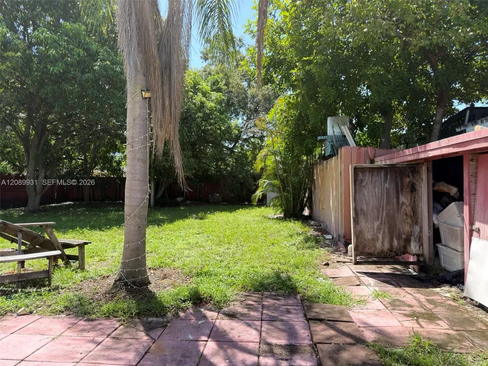 112 SE 3rd St Hallandale Beach, FL 33009