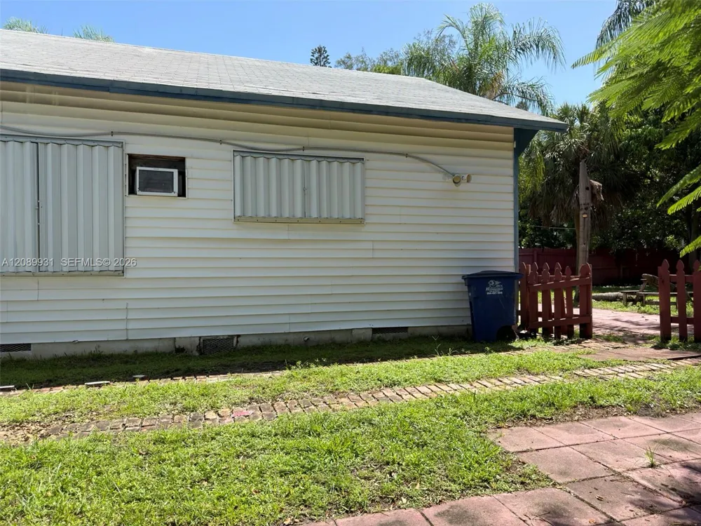 112 SE 3rd St Hallandale Beach, FL 33009