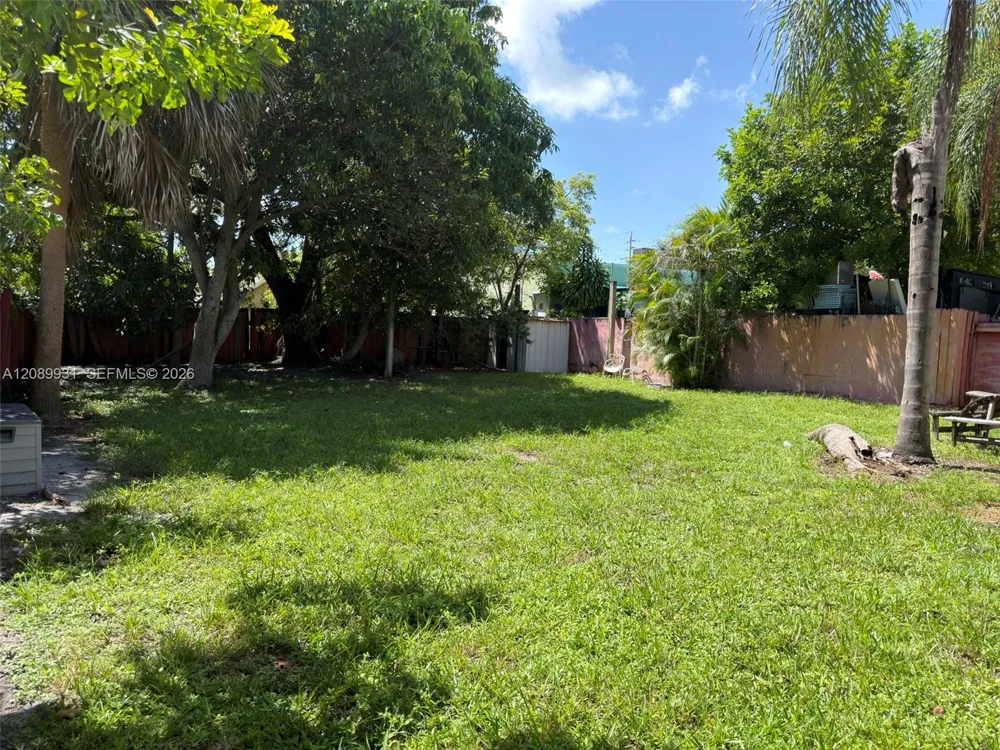 112 SE 3rd St Hallandale Beach, FL 33009