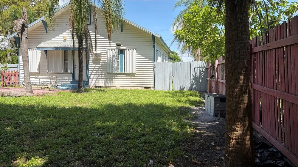 112 SE 3rd St Hallandale Beach, FL 33009