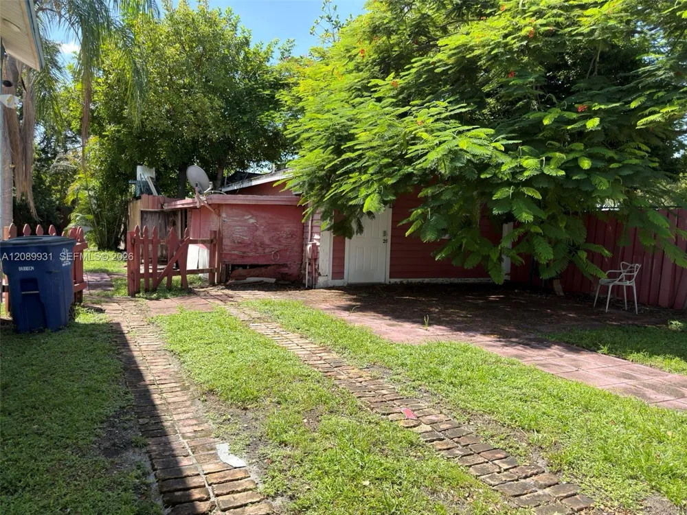 112 SE 3rd St Hallandale Beach, FL 33009