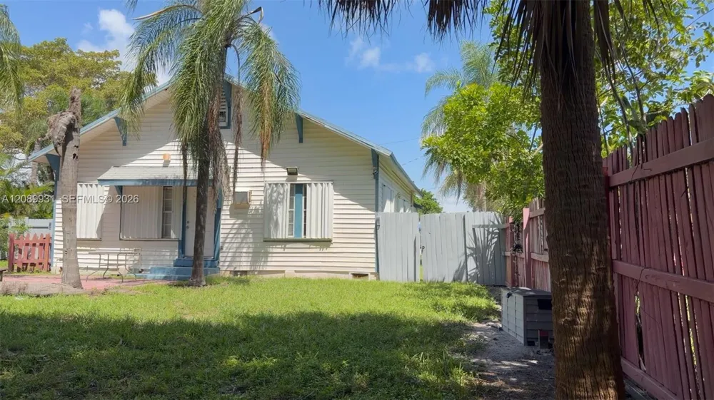 112 SE 3rd St Hallandale Beach, FL 33009