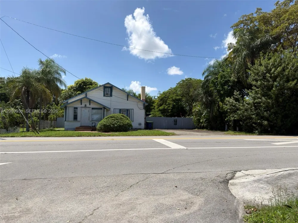 112 SE 3rd St Hallandale Beach, FL 33009