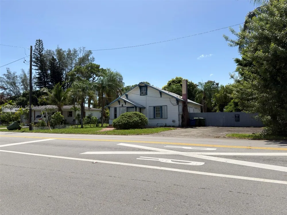 112 SE 3rd St Hallandale Beach, FL 33009