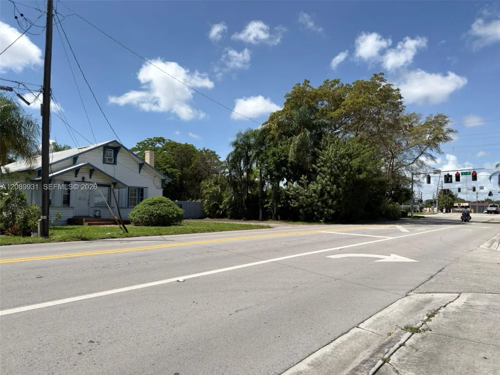 112 SE 3rd St Hallandale Beach, FL 33009