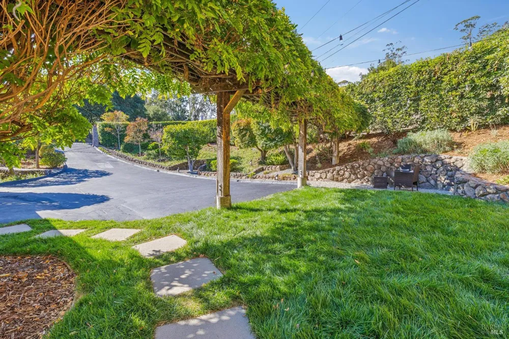 260 Highland Avenue San Rafael, CA 94901