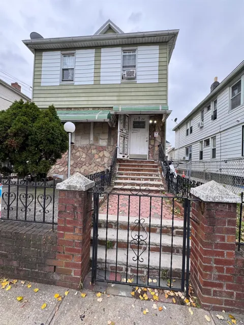 2724 Gillmore Street