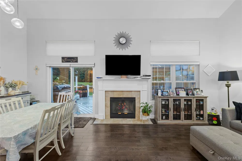 1 Pidgeon Court Manorville, NY 11949