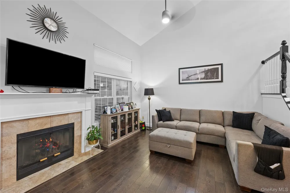 1 Pidgeon Court Manorville, NY 11949