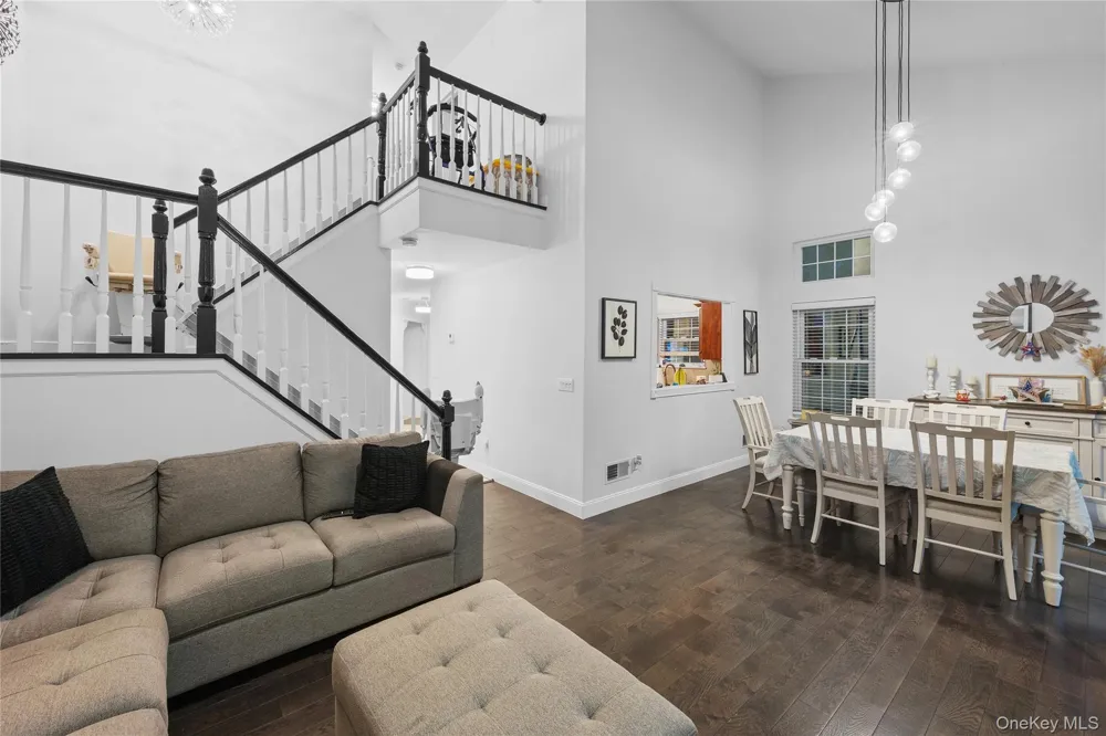 1 Pidgeon Court Manorville, NY 11949