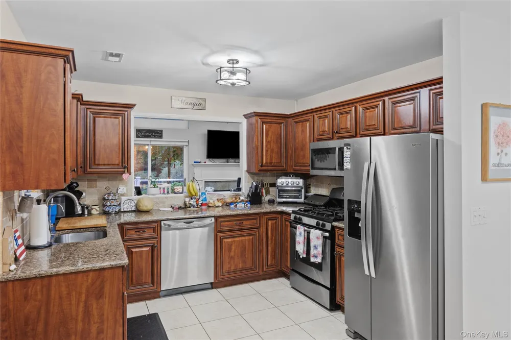 1 Pidgeon Court Manorville, NY 11949