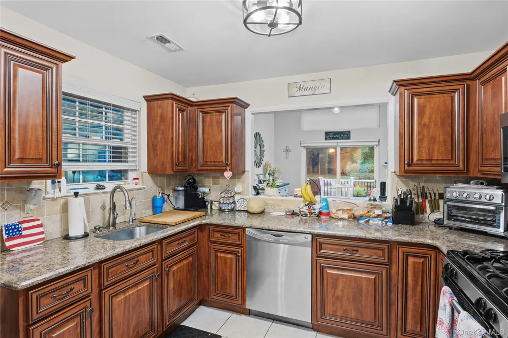 1 Pidgeon Court Manorville, NY 11949