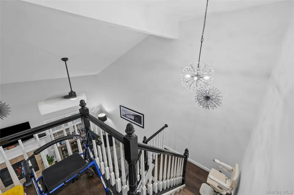 1 Pidgeon Court Manorville, NY 11949