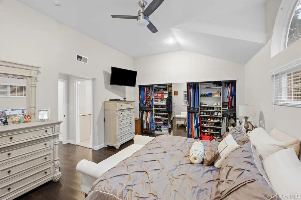 1 Pidgeon Court Manorville, NY 11949