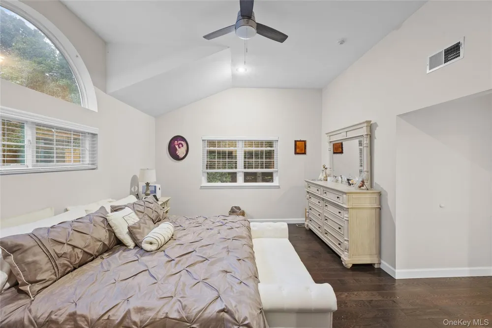 1 Pidgeon Court Manorville, NY 11949