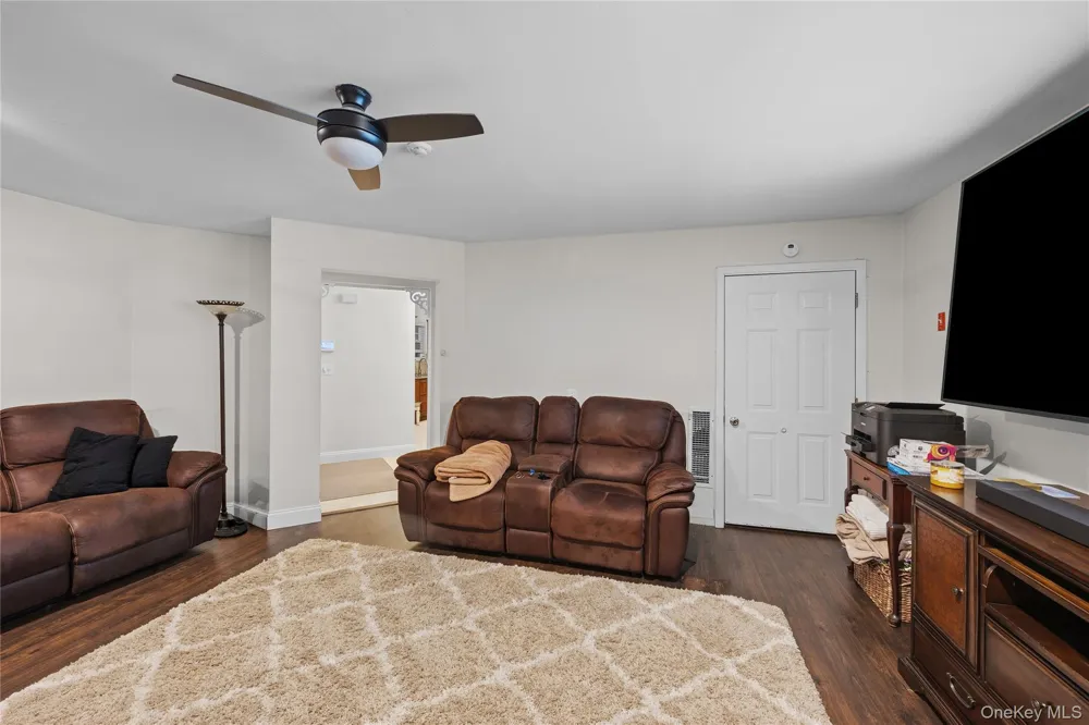 1 Pidgeon Court Manorville, NY 11949