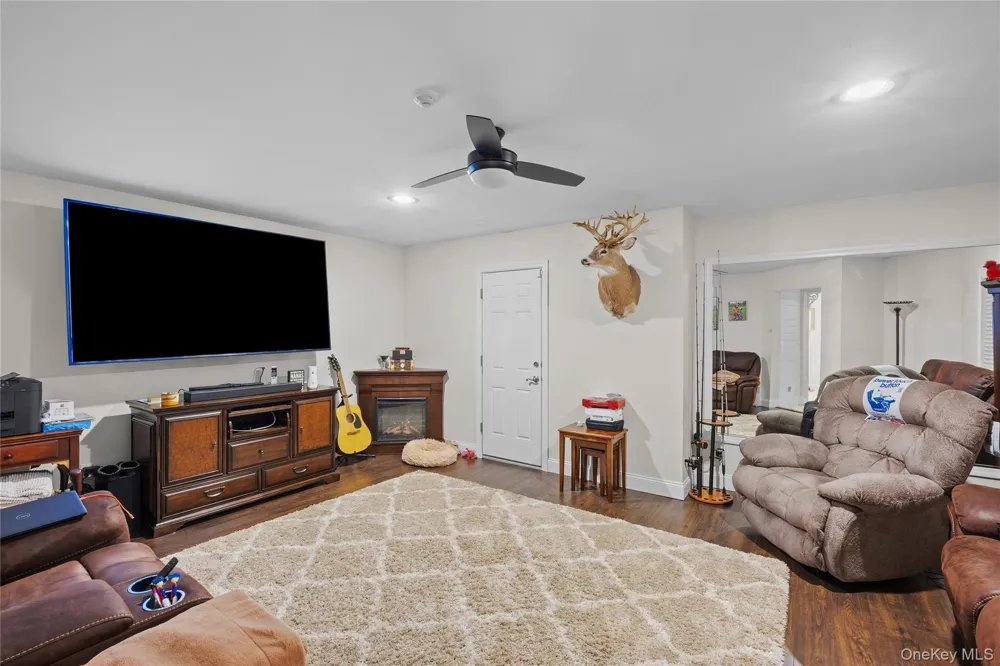1 Pidgeon Court Manorville, NY 11949