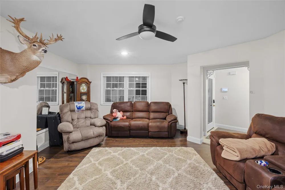 1 Pidgeon Court Manorville, NY 11949