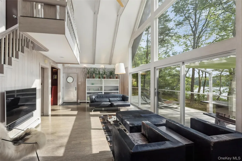 142 Little Fresh Pond Road Southampton, NY 11968