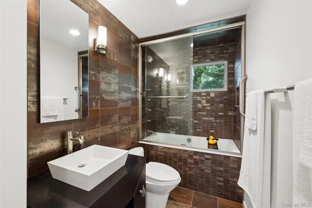 142 Little Fresh Pond Road Southampton, NY 11968