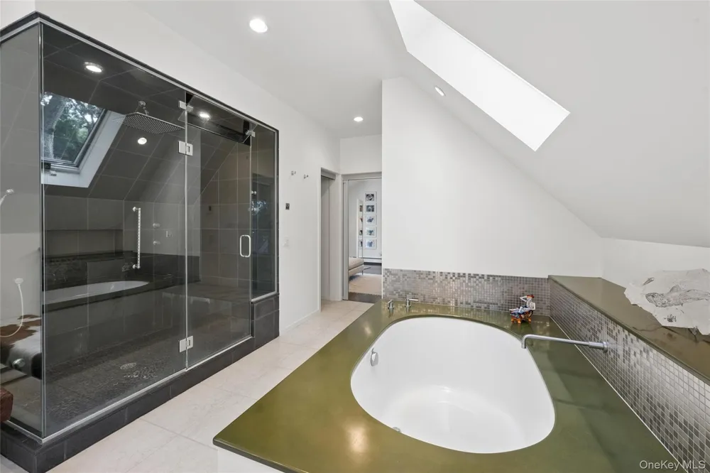 142 Little Fresh Pond Road Southampton, NY 11968