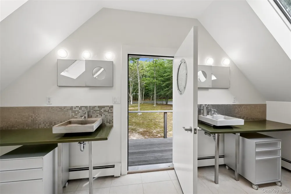 142 Little Fresh Pond Road Southampton, NY 11968