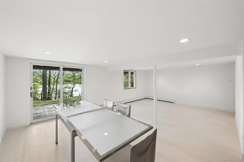 142 Little Fresh Pond Road Southampton, NY 11968
