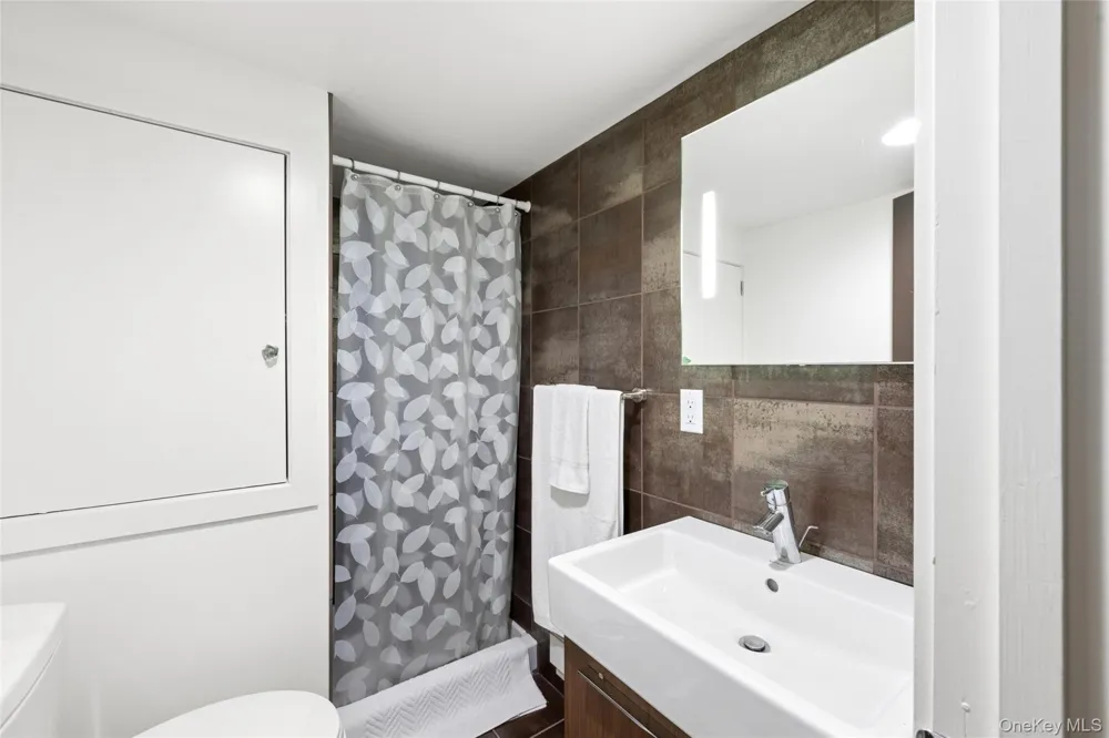 142 Little Fresh Pond Road Southampton, NY 11968