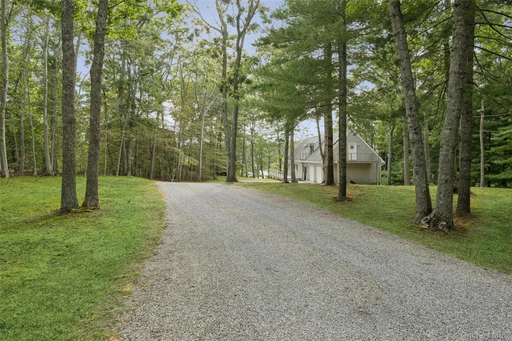 142 Little Fresh Pond Road Southampton, NY 11968