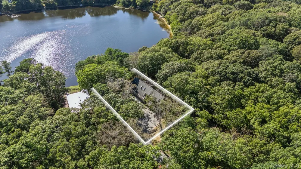 142 Little Fresh Pond Road Southampton, NY 11968