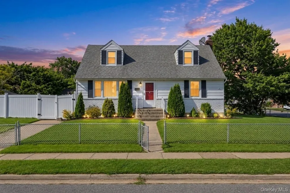 27 Colony Street Hicksville, NY 11801