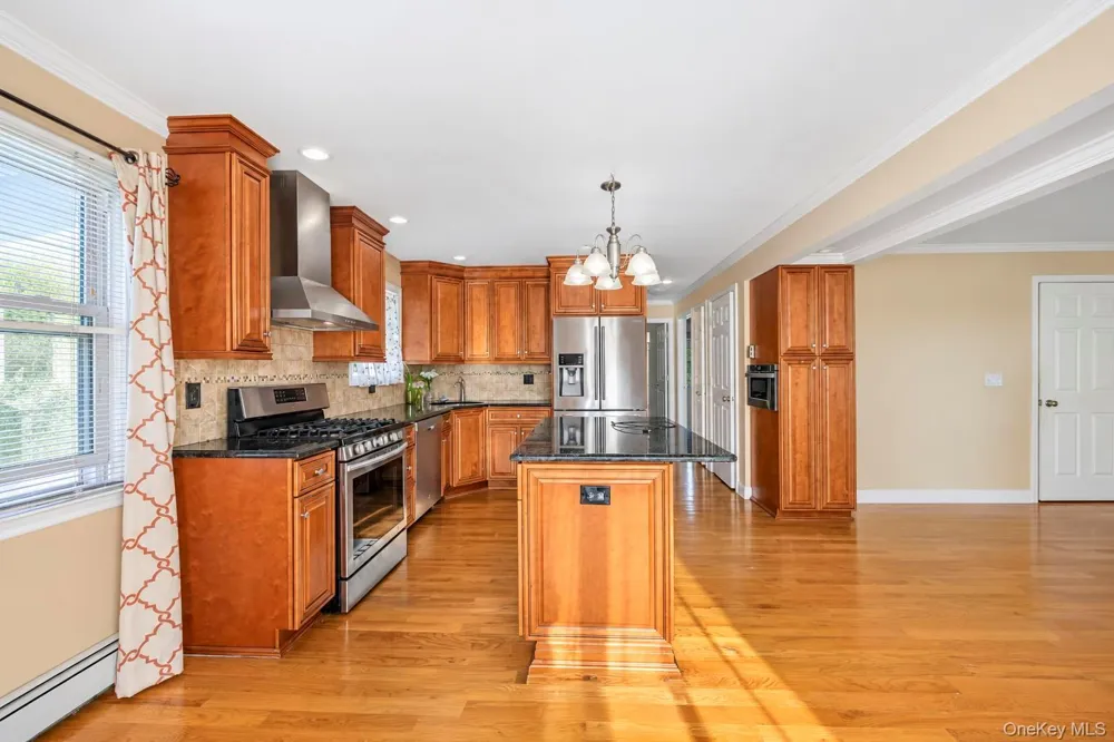 27 Colony Street Hicksville, NY 11801
