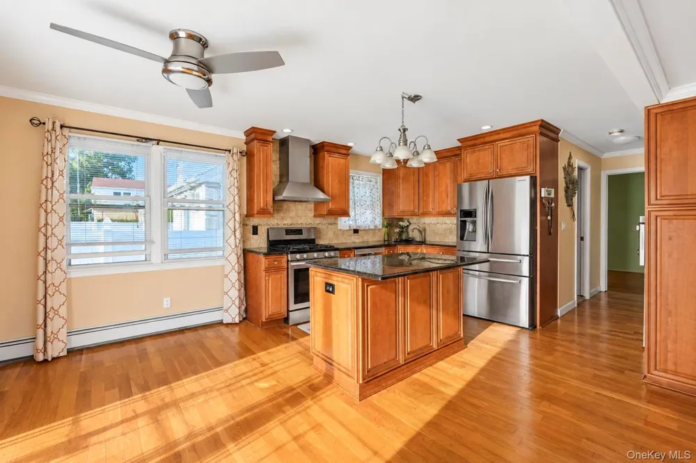 27 Colony Street Hicksville, NY 11801