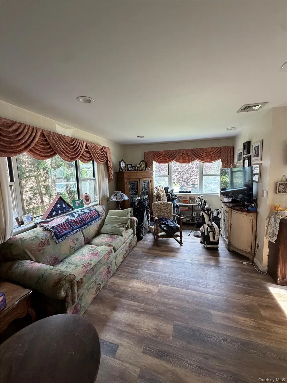 6 Melton Drive W Rockville Centre, NY 11570