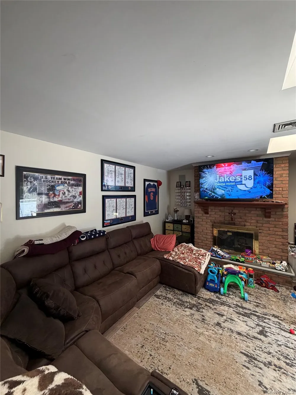 6 Melton Drive W Rockville Centre, NY 11570