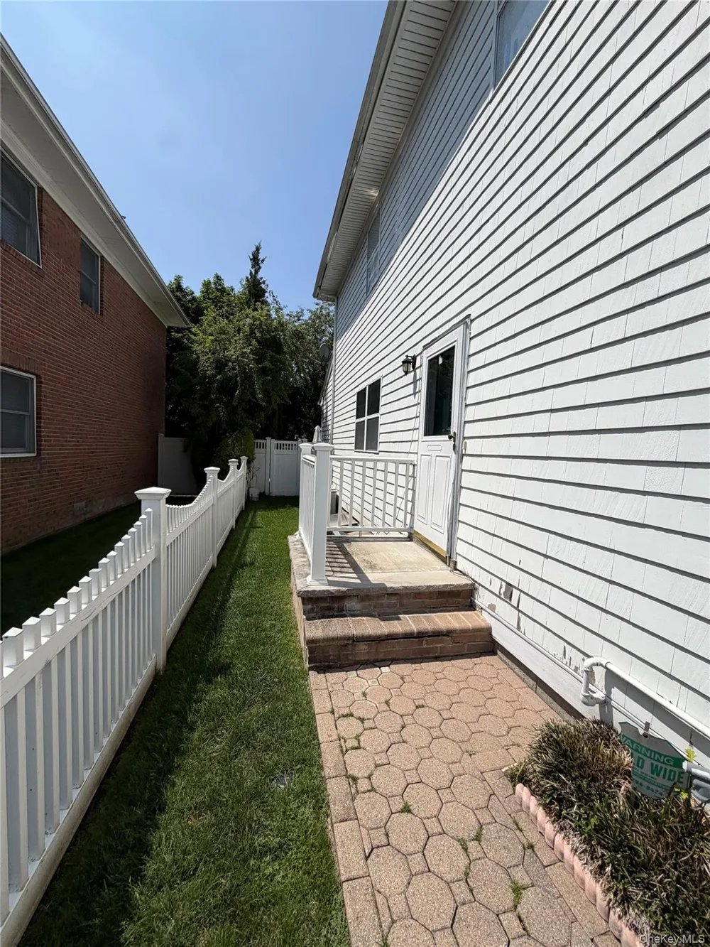 6 Melton Drive W Rockville Centre, NY 11570