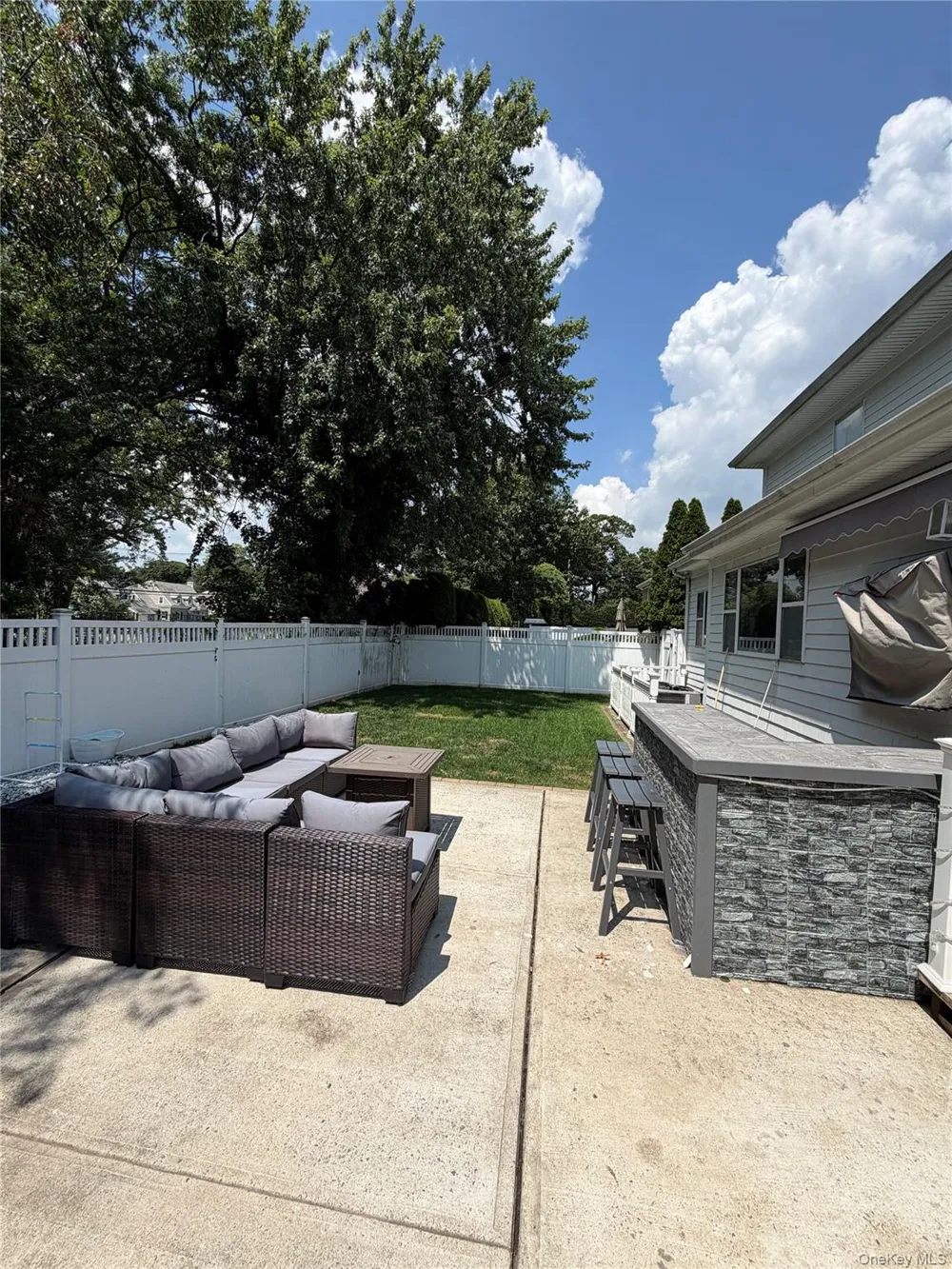 6 Melton Drive W Rockville Centre, NY 11570