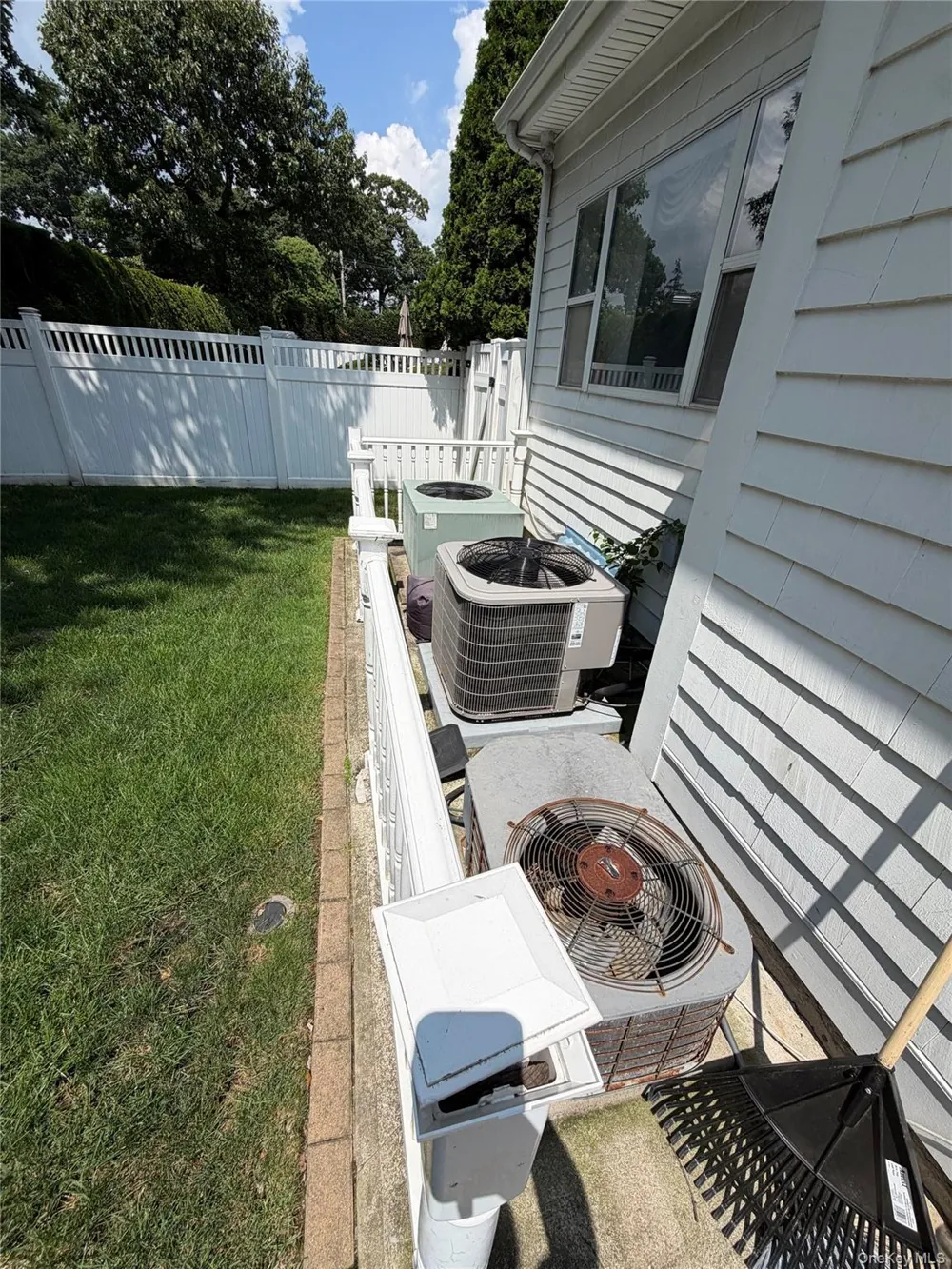 6 Melton Drive W Rockville Centre, NY 11570