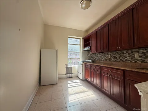 50 Main Street #4R